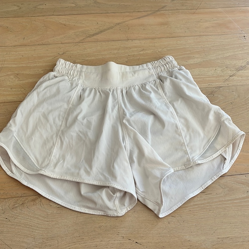 Lululemon White hotty hot shorts